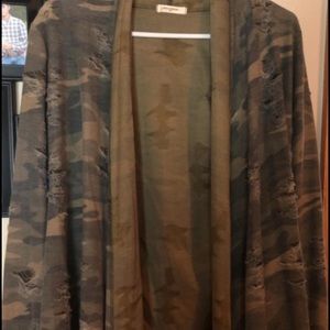 DISTRESSED NWOT CAMO CARDIGAN!
